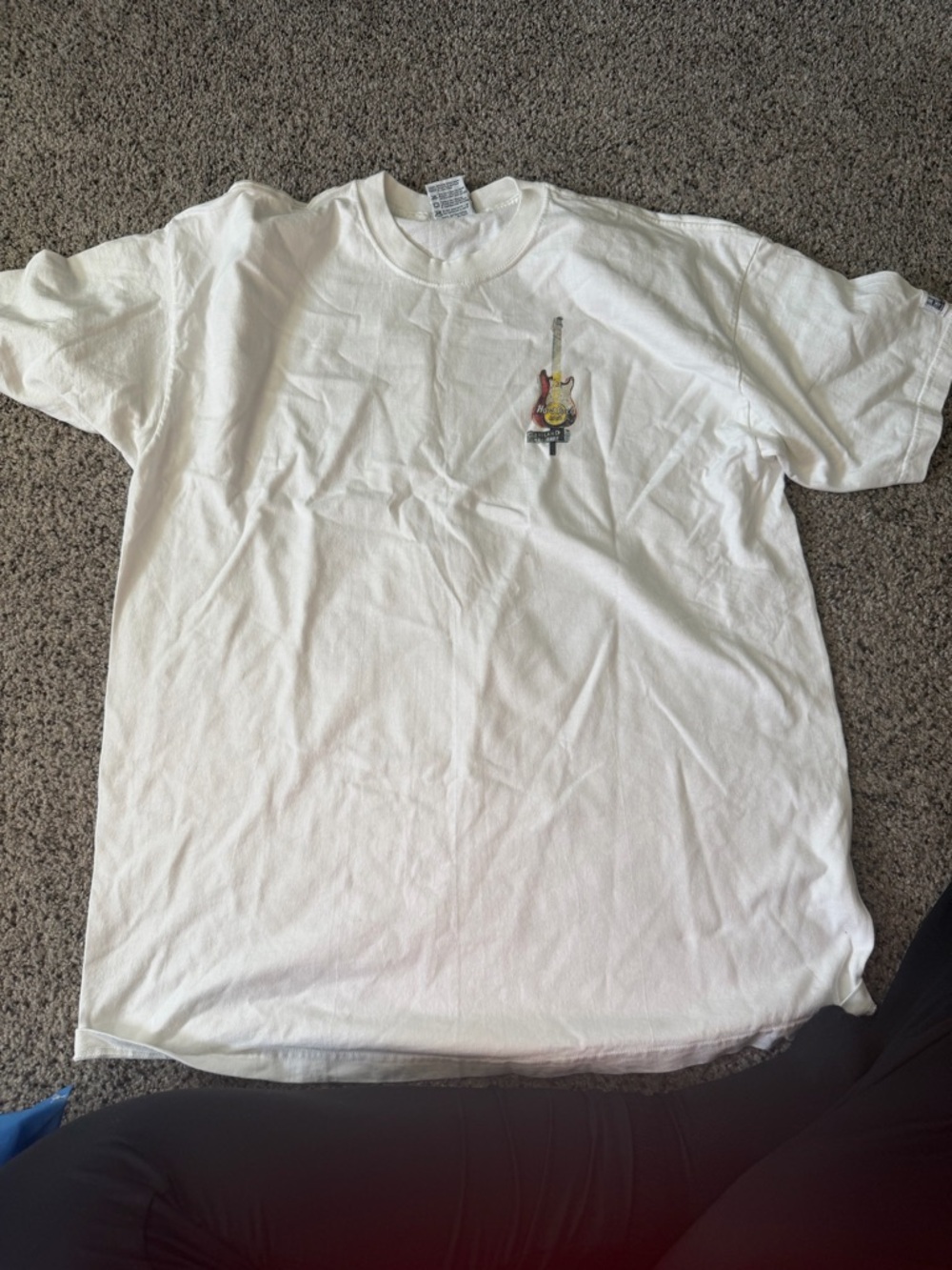 Hard Rock Cafe White Short-Sleeve T-Shirt with Guitar Graphic